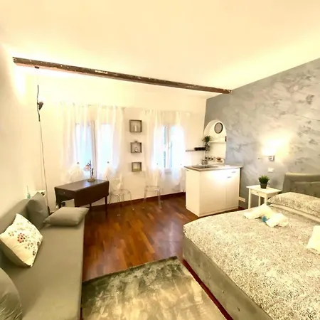 Navona Viola Apartment