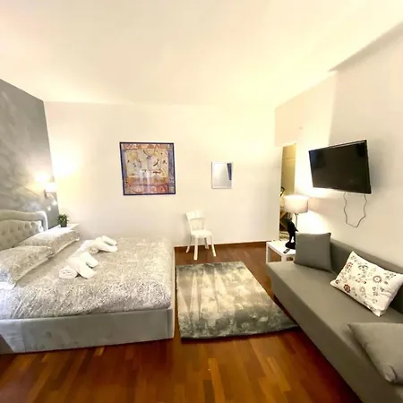 Apartment Navona Viola